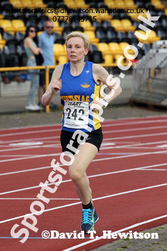 1500 metres, North East Masters Champs, Monkton Stadium,  Jarrow. Photo: David T. Hewitson/Sports for All Pics
